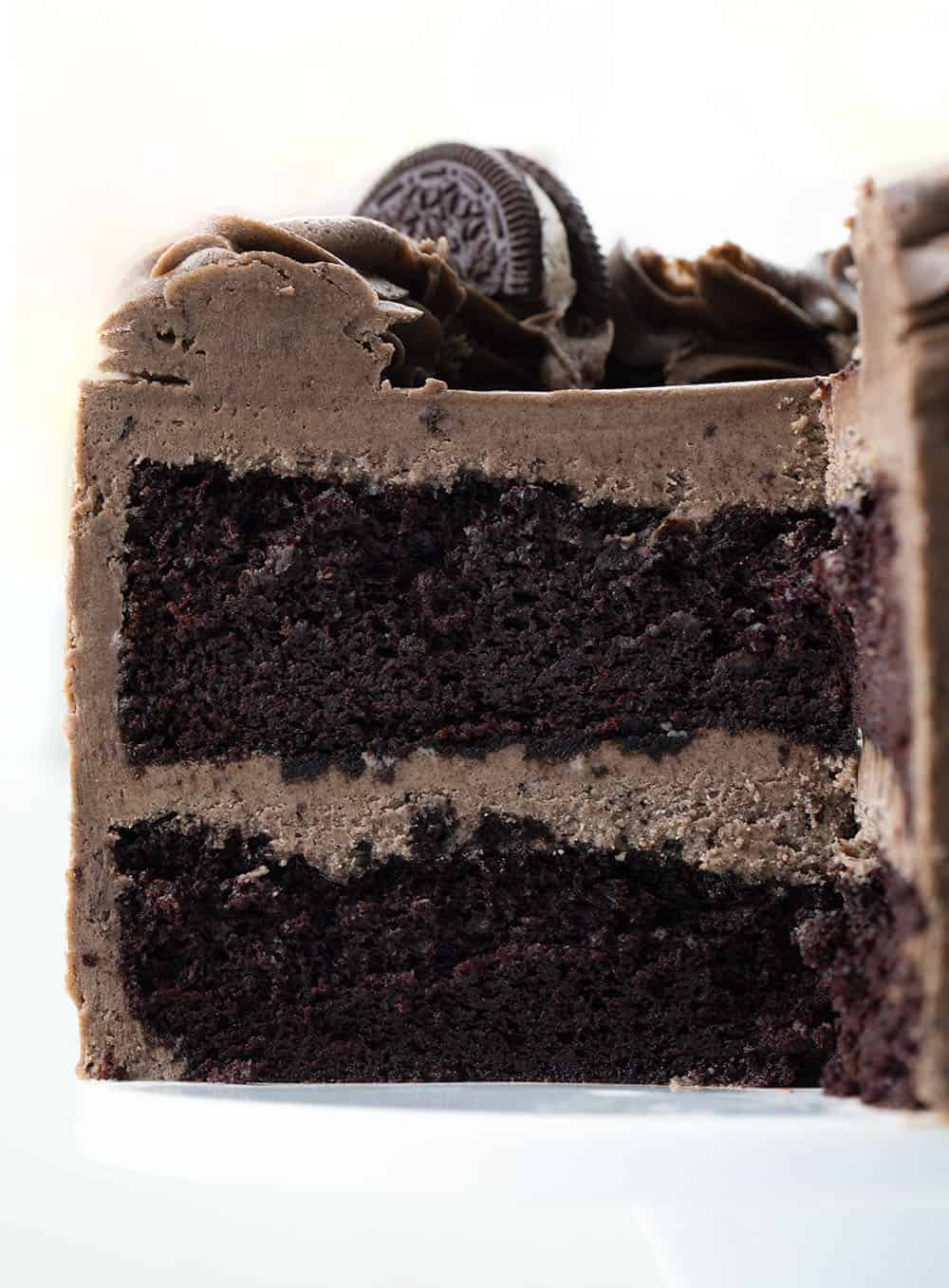 Cut into Cookies and Cream Cake {Oreo Cake}