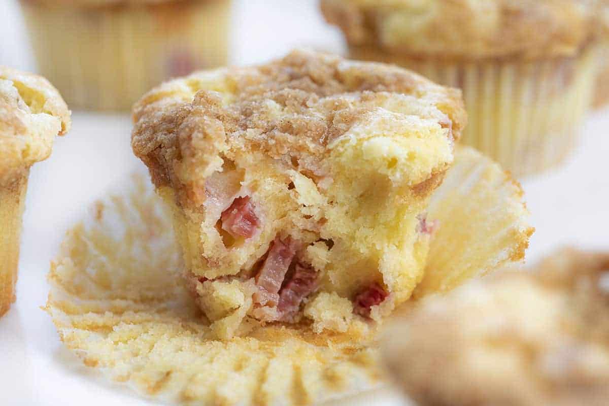 Rhubarb Muffins with Cinnamon Topping