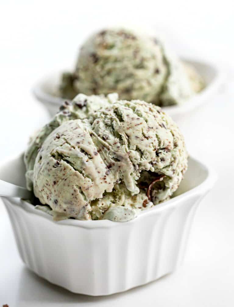 No-churn Mint Chocolate Chip Ice Cream - I Am Baker