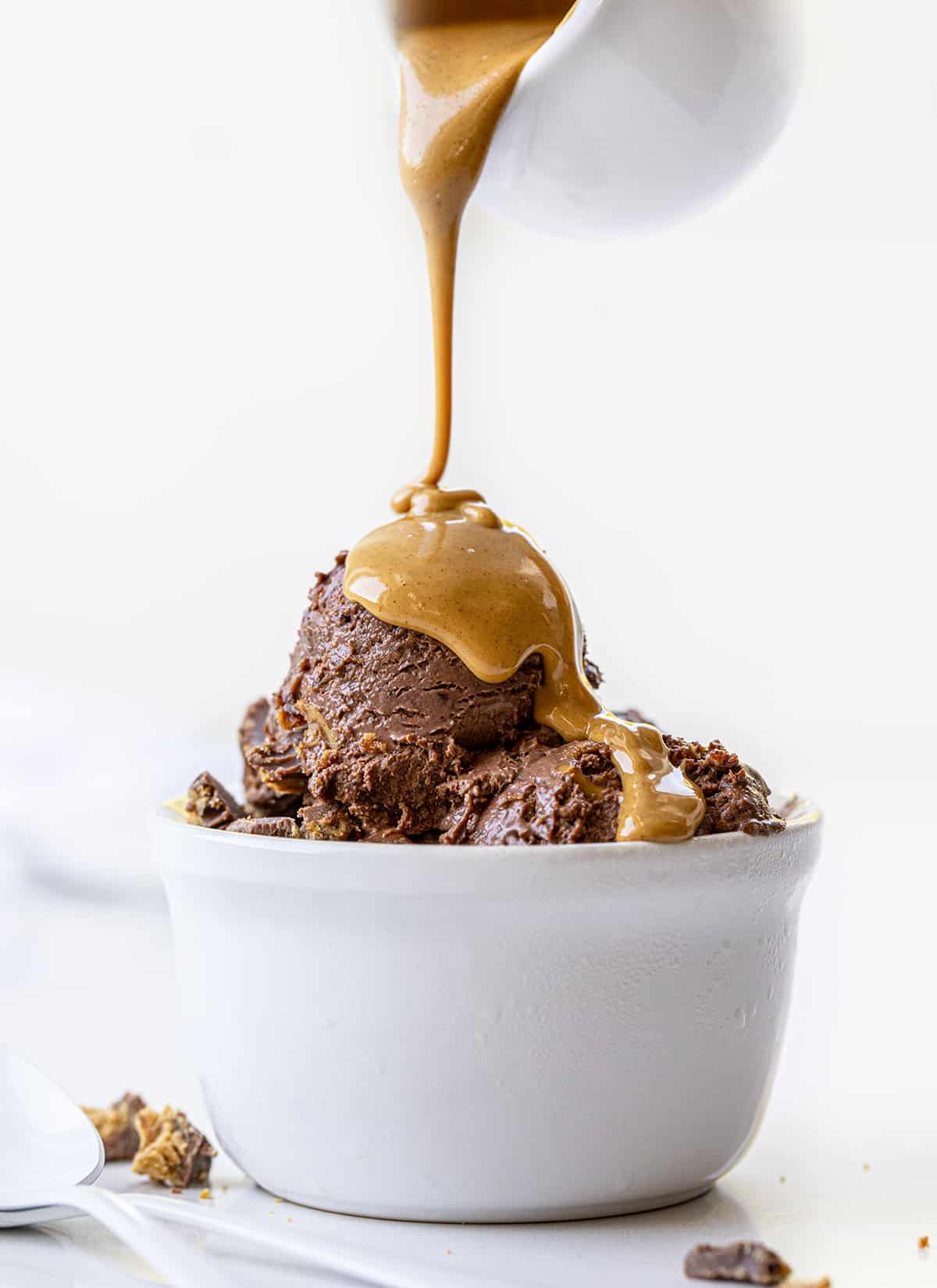 Pouring Melted Peanut Butter over Chocolate Peanut Butter Ice Cream in a Bowl. Dessert, Ice Cream, Ice Cream recipes, No Churn Ice Cream Recipes, How to Make Chocolate Ice Cream, Chocolate Peanut Butter ice Cream, No Churn Chocolate Ice Cream, No Bake Desserts, Summer Desserts, Homemade Ice Cream, Homemade Chocolate Ice Cream, i am baker, iambaker
