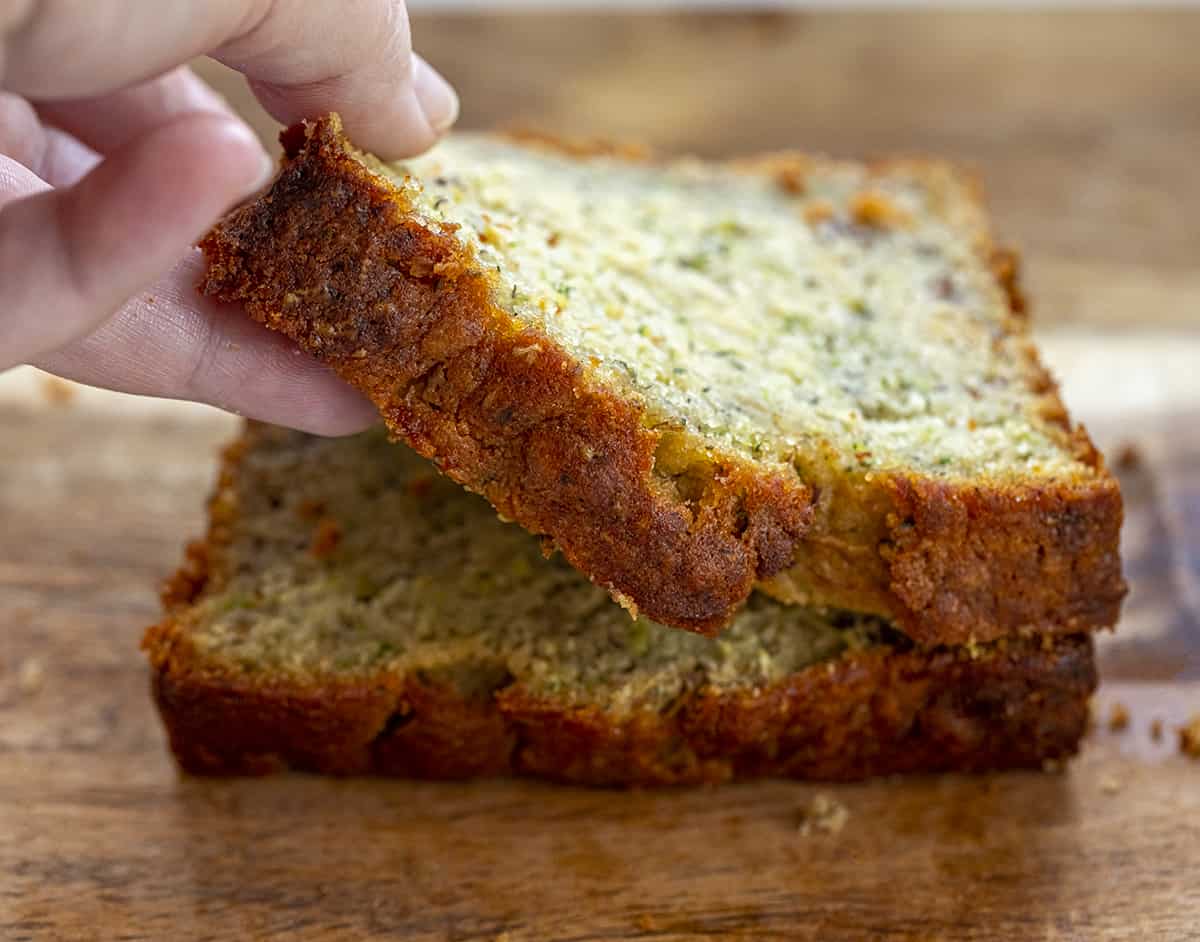 Hand Picking up a Pice of Banana Zucchini Bread. Quick Bread, Banana Bread, Zucchini Bread, Baking, Zucchini Recipes, How to Bake with Zucchini, Easy Bread Recipe, Easy Zucchini Bread, Dessert, Snack, i am baker, iambaker