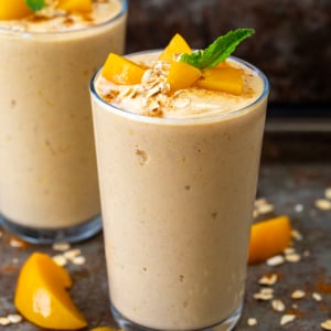 Peach Cobbler Smoothies with peaches and oatmeal.