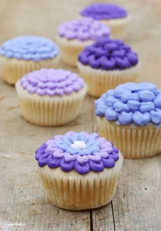 IMG_4939.purpleflowercupcake