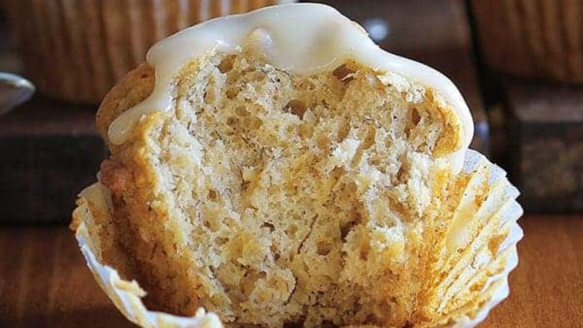 Banana Muffins With Vanilla Glaze
